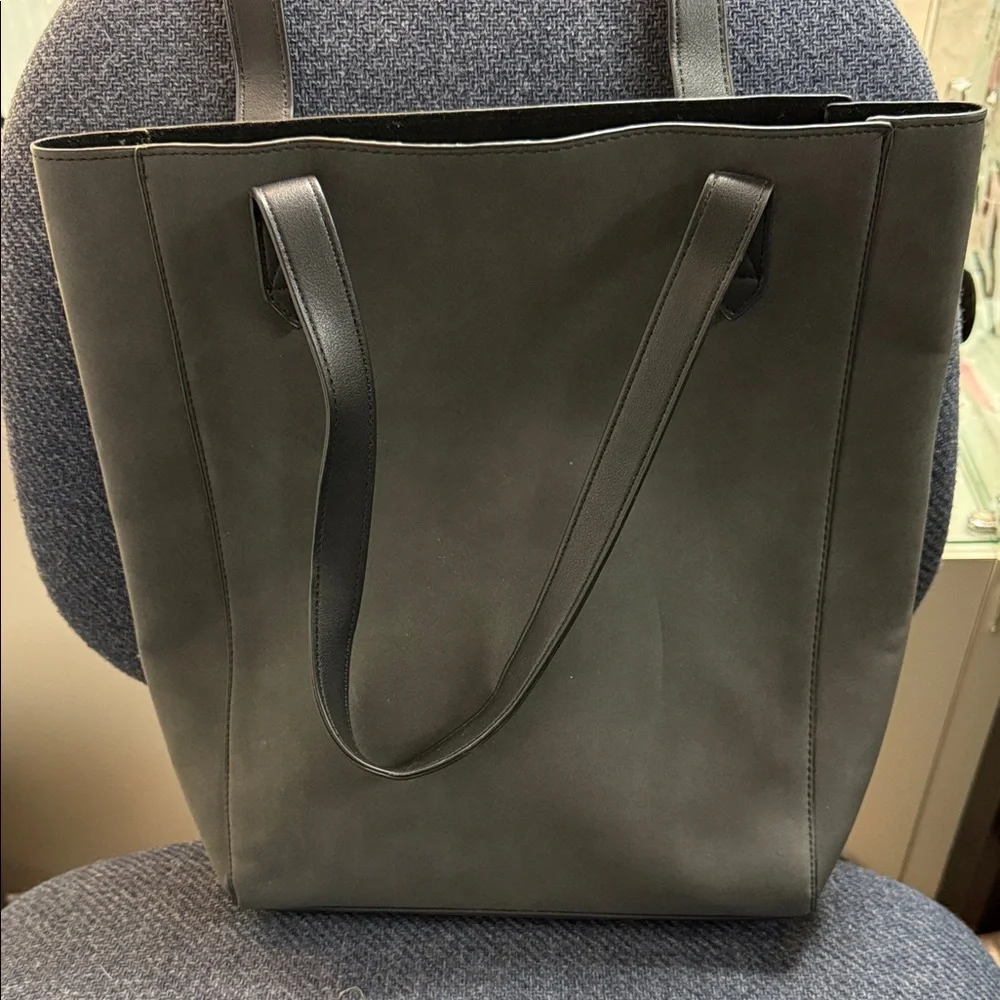 Lulu Dharma tall bag.